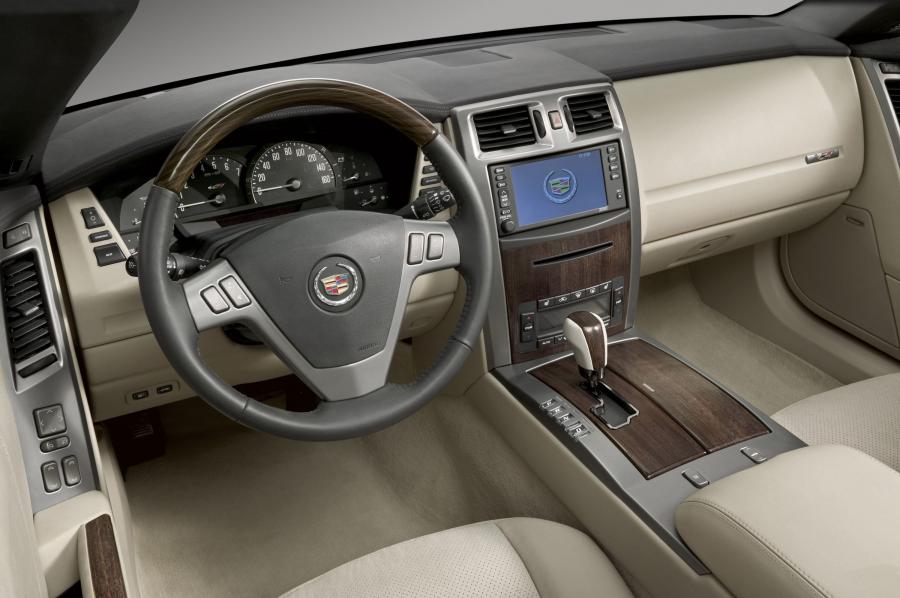  Cadillac XLR-V 2006 года  (фото 25 из 58)